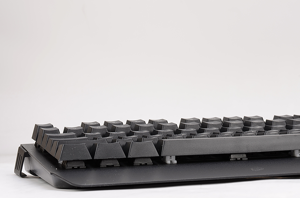 文本直送科技新闻:i-rocks艾芮克K60M金属机械式键盘动手玩