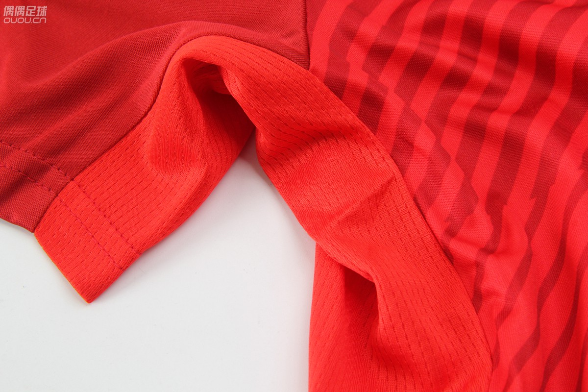 红色雄鹰--PUMA奥地利2016欧洲杯主场球迷版球衣赏析