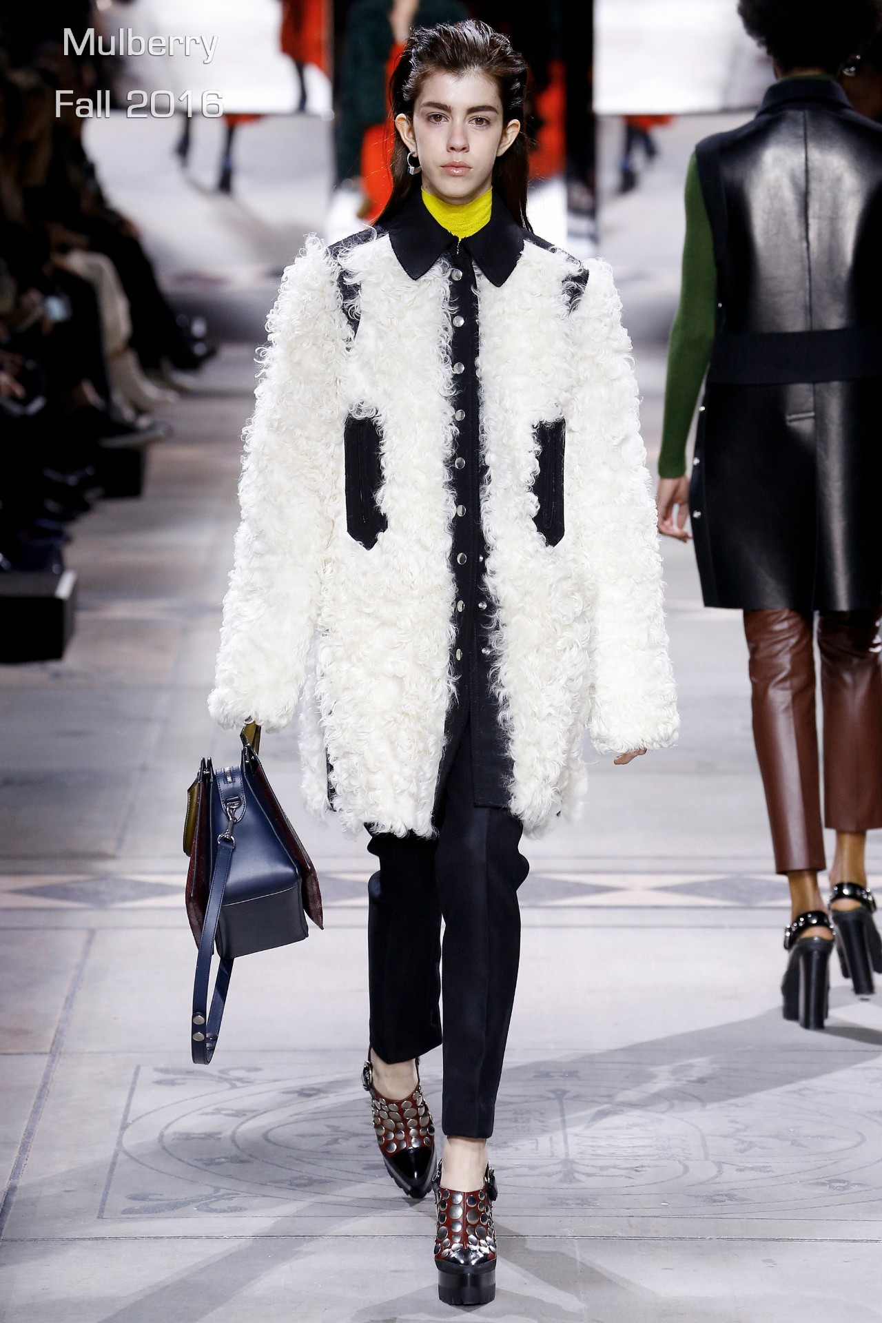 现在流行不可思议的衣服,最难以接受的时尚穿搭