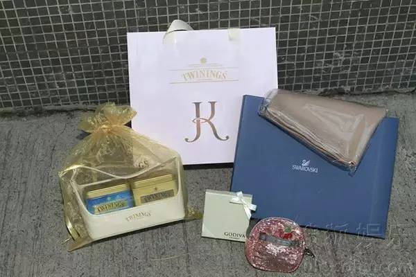 明星婚礼伴手礼有什么,一份礼金一份伴手礼