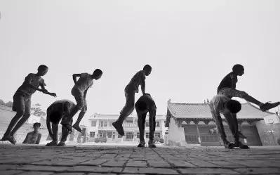 我的朋友是智障,我朋友是个智障该怎么办