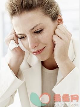 宝宝头上长了一个疤子怎么回事呢,宝宝头上有个疤越长越大怎么办