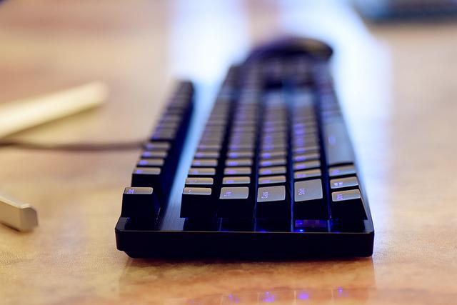 机械键盘银轴和红轴有什么区别,k835键盘青轴好用还是红轴好用