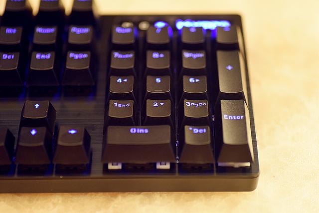 机械键盘银轴和红轴有什么区别,k835键盘青轴好用还是红轴好用