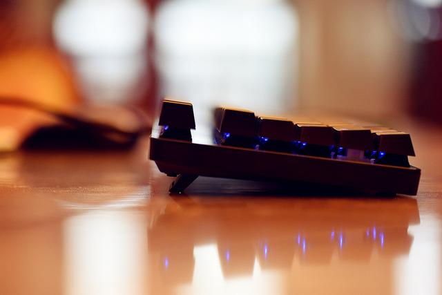 机械键盘银轴和红轴有什么区别,k835键盘青轴好用还是红轴好用