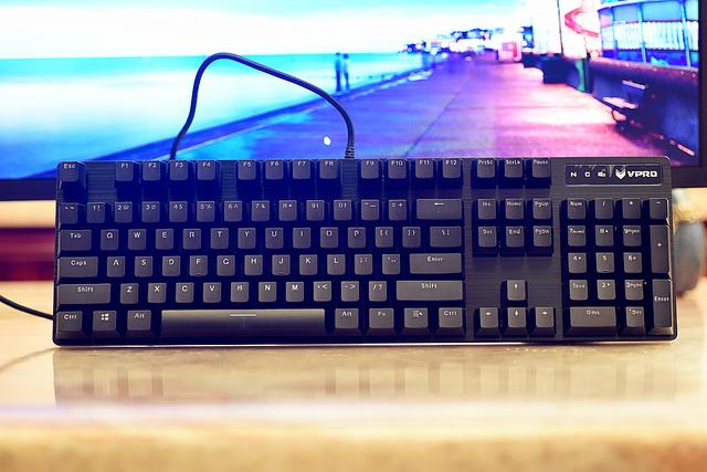 机械键盘银轴和红轴有什么区别,k835键盘青轴好用还是红轴好用