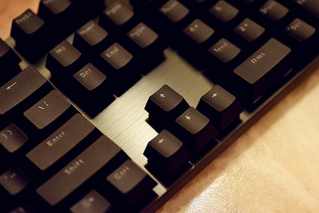 机械键盘银轴和红轴有什么区别,k835键盘青轴好用还是红轴好用