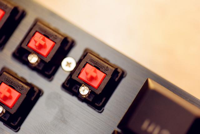 机械键盘银轴和红轴有什么区别,k835键盘青轴好用还是红轴好用