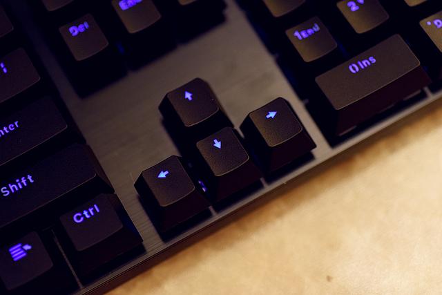 机械键盘银轴和红轴有什么区别,k835键盘青轴好用还是红轴好用