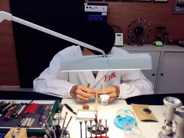 手表指针全都掉下来了要怎么修,阿玛尼手表指针脱落怎么办