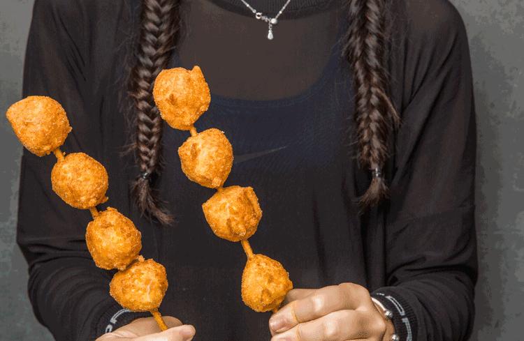 这家戏精店又加戏了,竟然出了一款“黄金牛蛙”!