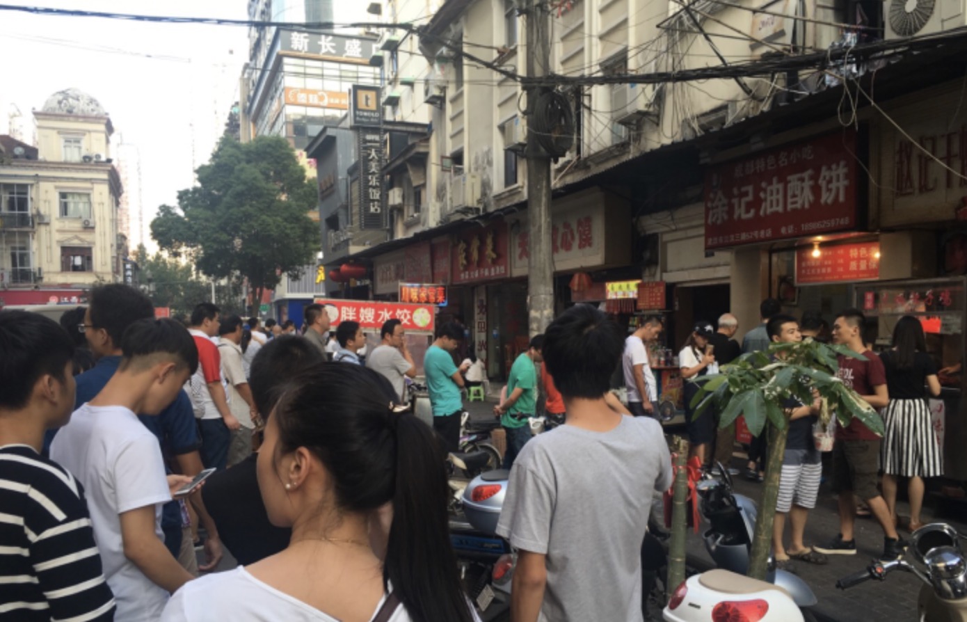 苦等4个月,这家武汉人最爱的油酥饼终于回来了