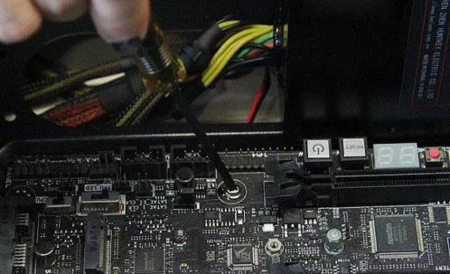 菜鸟如何自己组装电脑主机,如何组装一台性价比高的电脑主机