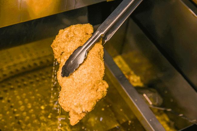 这家戏精店又加戏了,竟然出了一款“黄金牛蛙”!