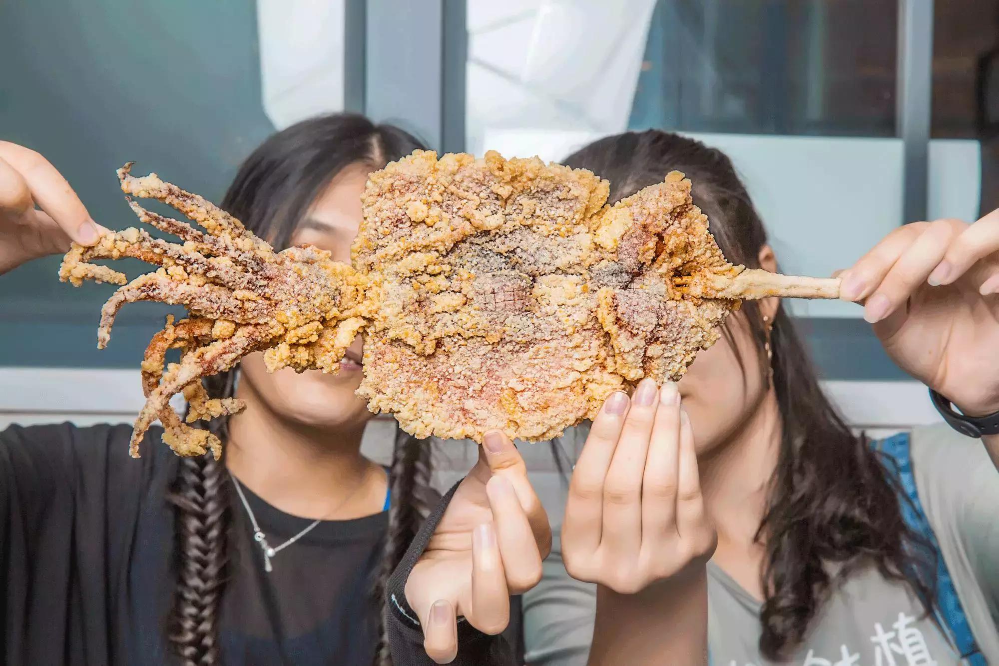 这家戏精店又加戏了,竟然出了一款“黄金牛蛙”!