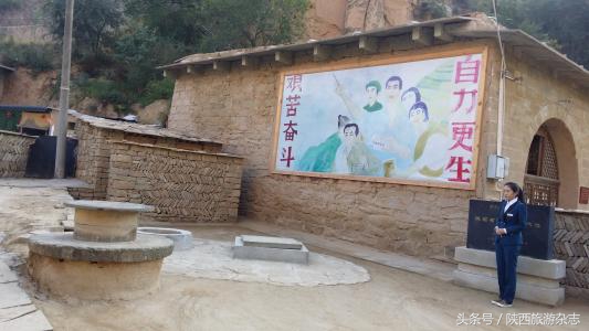 6个窑洞成*物文**吸引了很多人参观,许多年长的都落泪了,这是为啥