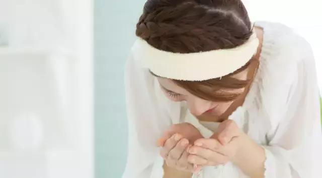 早上冷水洗脸还是热水洗脸,小孩冷水洗脸好还是热水洗脸好