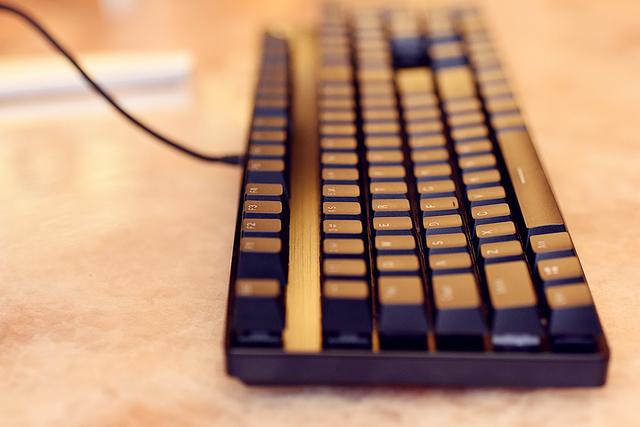 机械键盘银轴和红轴有什么区别,k835键盘青轴好用还是红轴好用