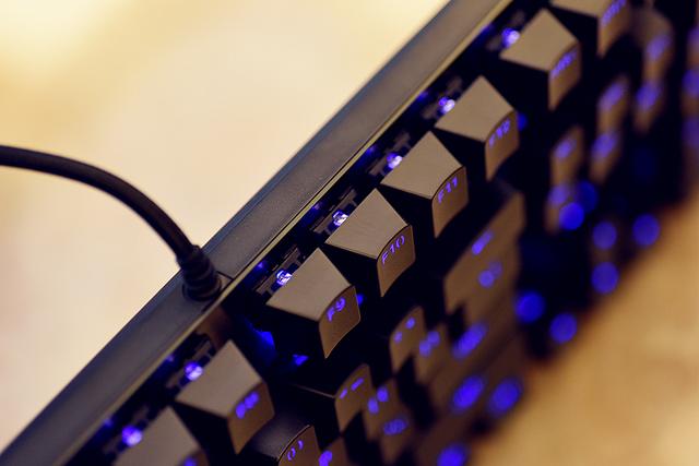 机械键盘银轴和红轴有什么区别,k835键盘青轴好用还是红轴好用