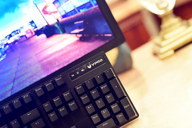 机械键盘银轴和红轴有什么区别,k835键盘青轴好用还是红轴好用