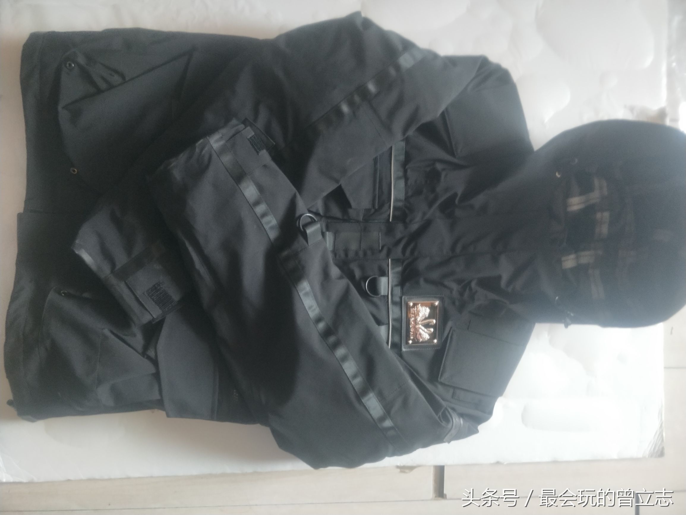 北京庆洋制衣与蛋糕企业黑天鹅制作冲锋衣