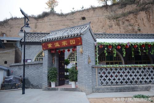 6个窑洞成*物文**吸引了很多人参观,许多年长的都落泪了,这是为啥