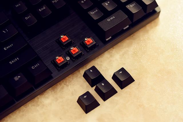 机械键盘银轴和红轴有什么区别,k835键盘青轴好用还是红轴好用