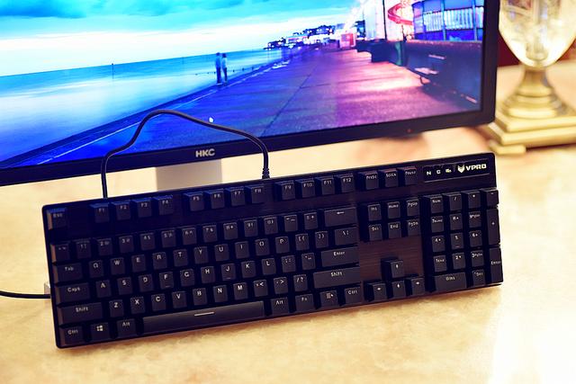 机械键盘银轴和红轴有什么区别,k835键盘青轴好用还是红轴好用