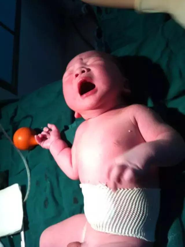 盘点那些产房外的感人瞬间,产房外的那些感人瞬间