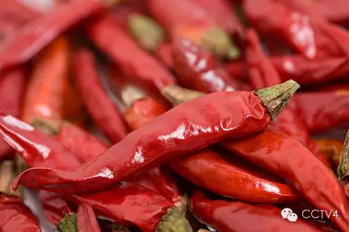 孩子吃重口味脸上斑会很明显,小孩吃什么容易脸上出现小黑点点