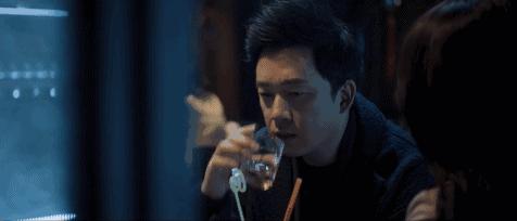 在“一对”凋残大叔脸上看出苏感，我是不是中毒了？