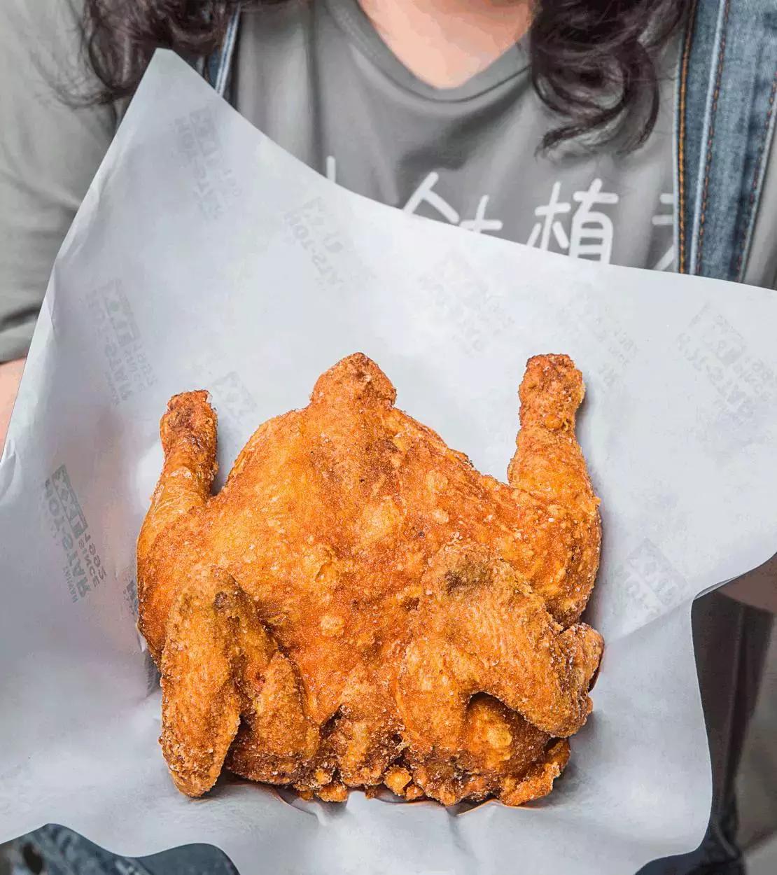 这家戏精店又加戏了,竟然出了一款“黄金牛蛙”!