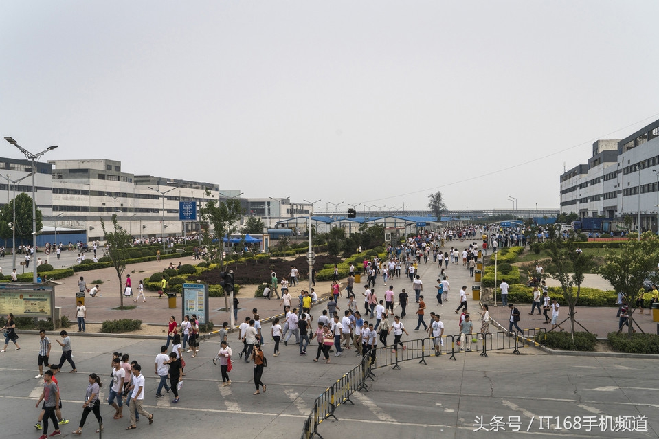 郑州富士康组装苹果,富士康苹果手机组装车间