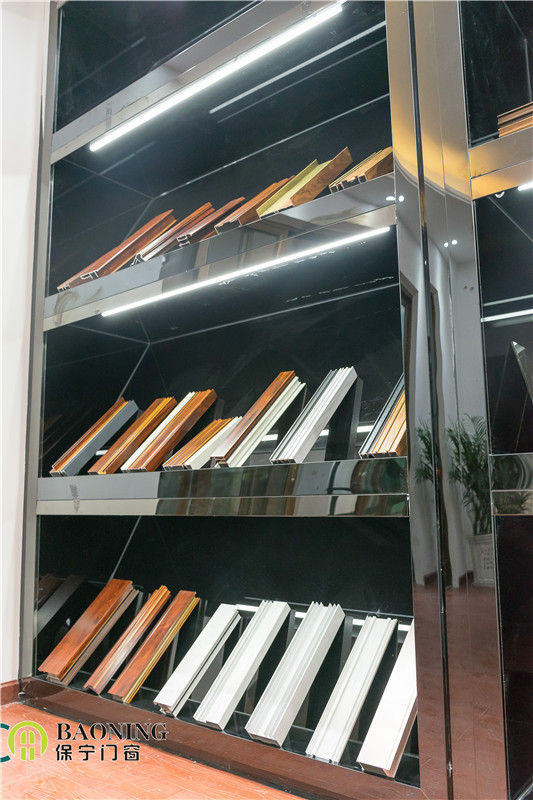 铝合金推拉门嘎吱嘎吱响怎么解决,铝合金门窗咣当响