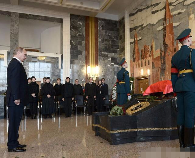 全世界第一个ak47,ak47为什么称为卡斯托夫