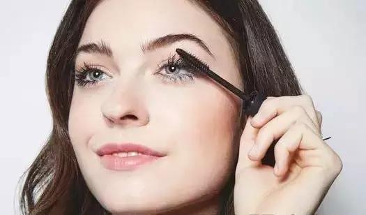 怎样涂睫毛膏又卷又翘,如何涂睫毛膏视频教程