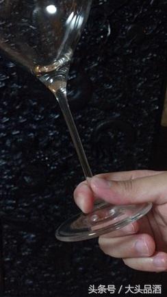 喝红酒怎么才能持杯,喝红酒的正确握杯姿势