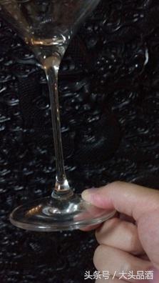 喝红酒怎么才能持杯,喝红酒的正确握杯姿势