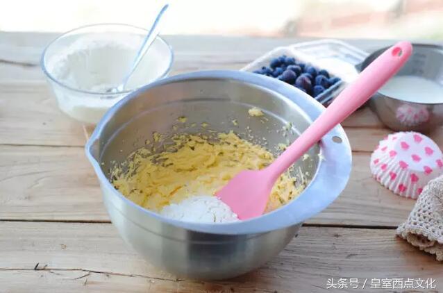 清新口味蛋糕,简约风蓝莓乳酪蛋糕