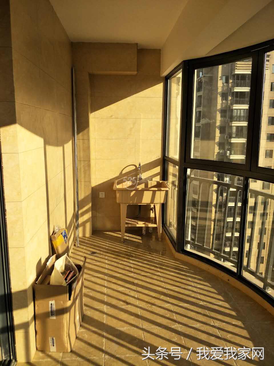 有个大阳台真好,有个阳台落地窗的房间