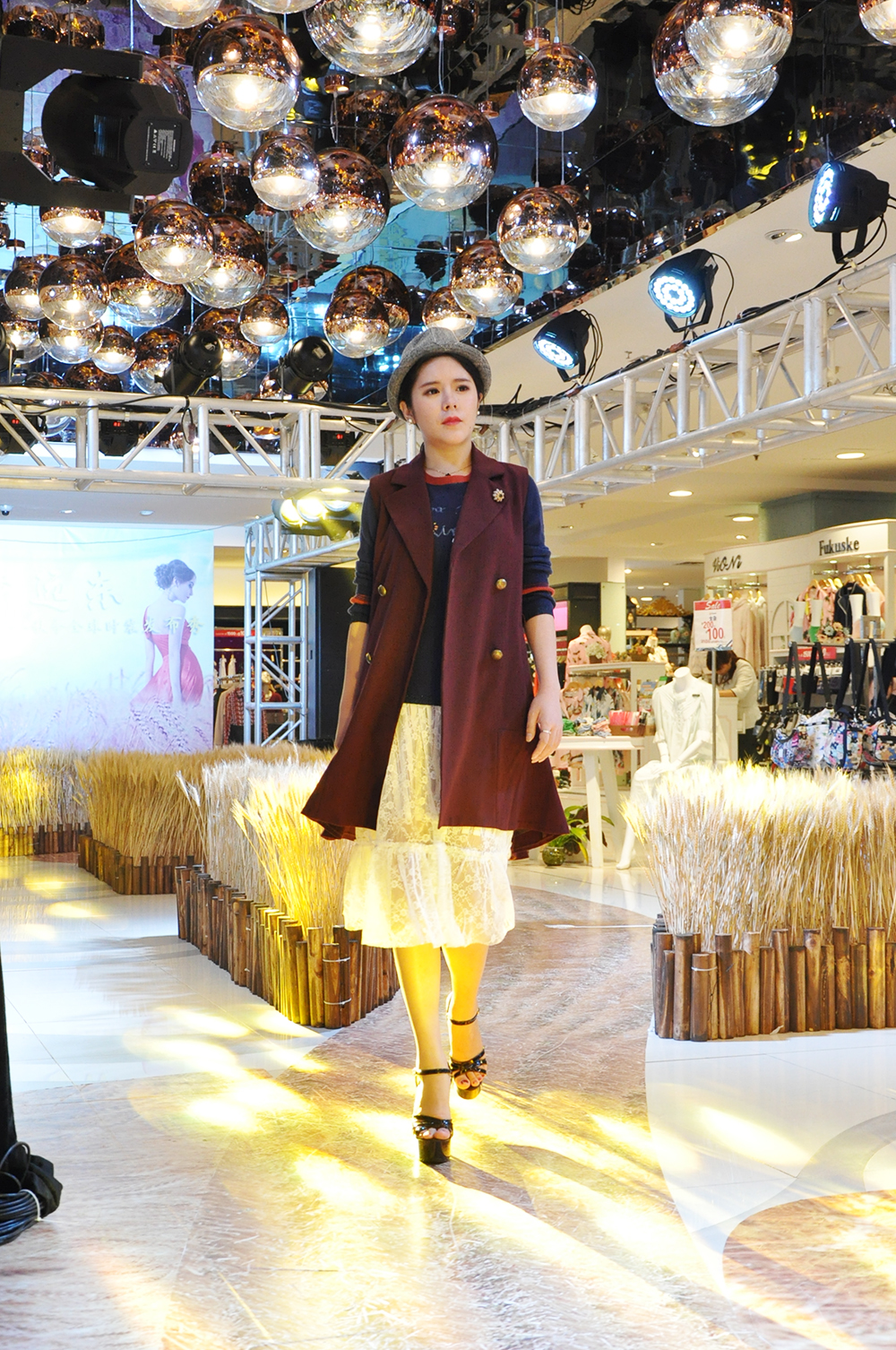 麦步远东开放式秀场，金色麦田间解锁最全秋季穿搭