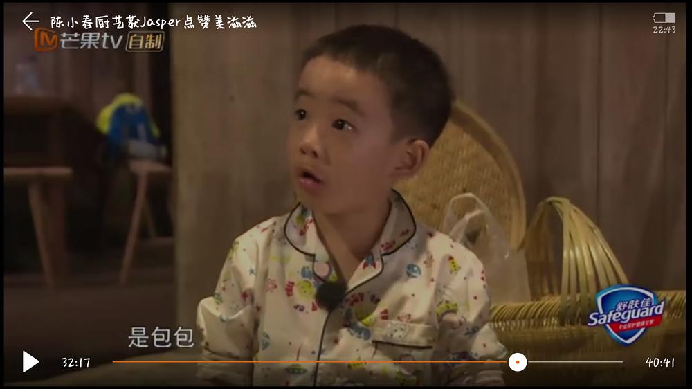 Jasper是个吃货啊！波板糖李子包包，看他吃的像只小仓鼠我都饿了