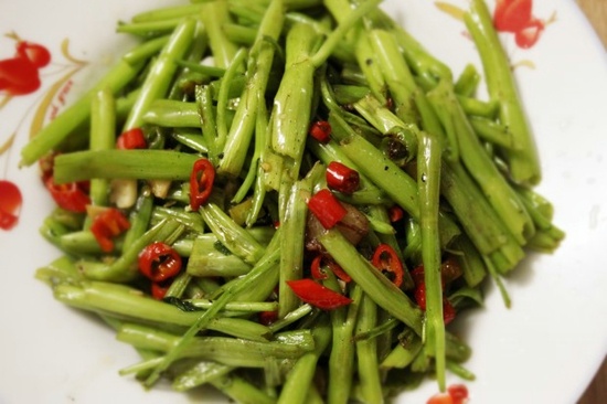 潮汕炒空心菜放鱼露吗,鳝鱼炒空心菜潮汕味