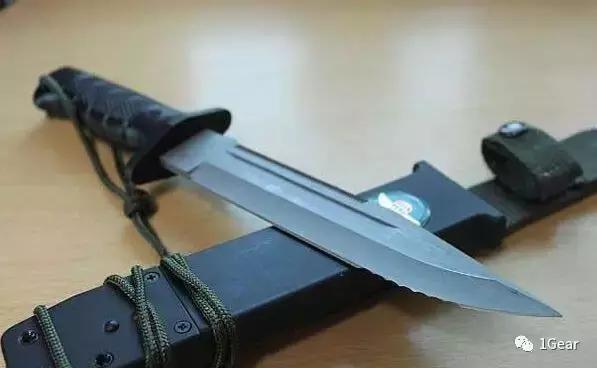 吊了!两款经典战术刃居然力压世界上最毒的*刀刺**56式三棱*刺军**