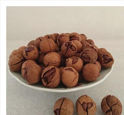 热巴给别人吃酸奶疙瘩,热巴给高伟光吃酸奶疙瘩