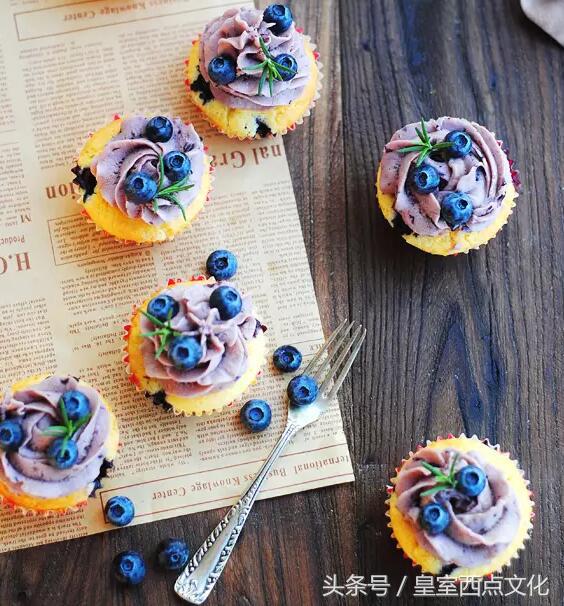 清新口味蛋糕,简约风蓝莓乳酪蛋糕