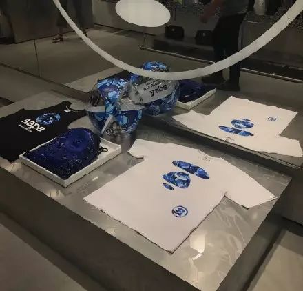 不甘做支线争上位？Aape洛杉矶新店要从Supreme碗里抢钱？