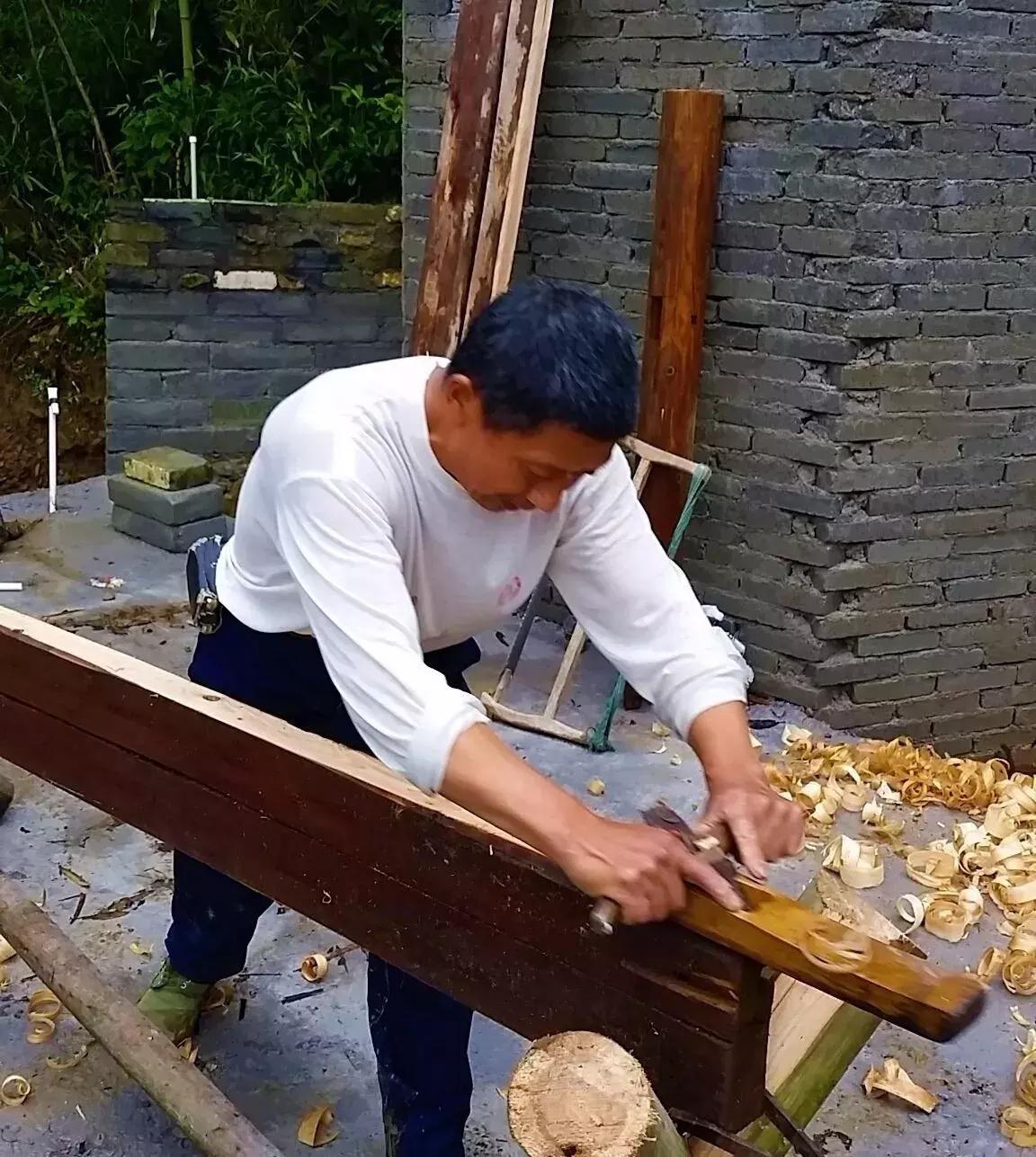 30年间从学徒到大师,46岁他隐居黄山脚下匠心造出2000㎡避世山居