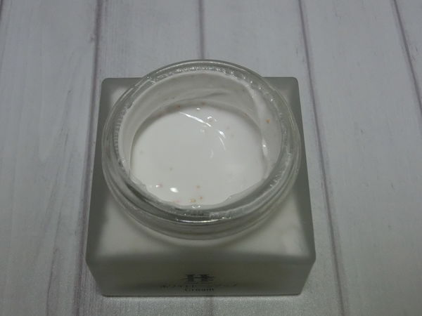 白肌美人北海道素颜霜,白肌美人牛奶霜