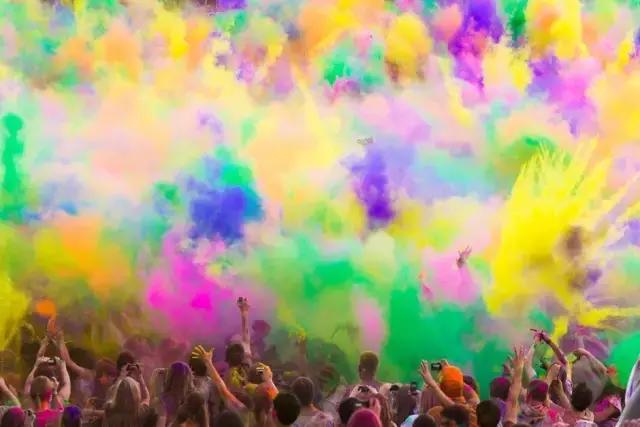 撒彩色粉末节日叫啥,五彩缤纷的节日